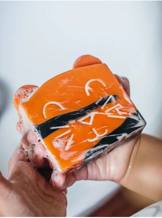 Černo-oranžové přírodní tuhé mýdlo pro děti Almara Soap My Happy Tiger (100 g)