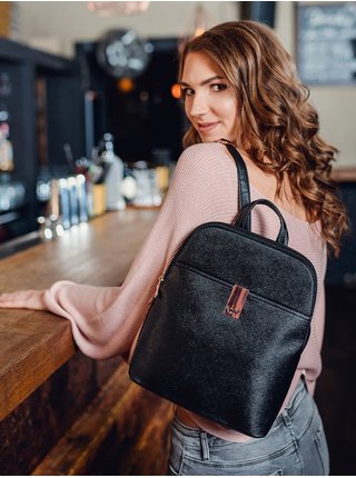 Černý dámský batoh s detaily v růžovozlaté barvě VUCH Filipa