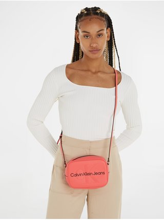 Korálová dámská crossbody kabelka Calvin Klein Jeans Sculpted Camera Bag