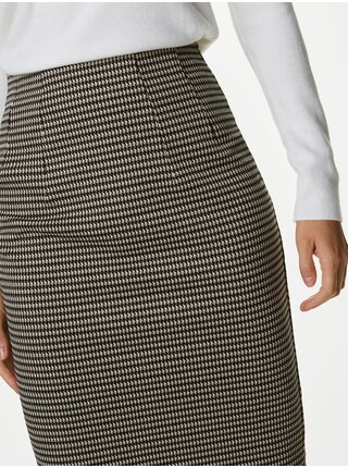 Hnedá dámska károvaná puzdrová midi sukňa Marks & Spencer 
