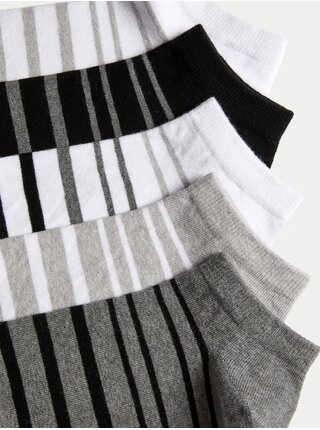 Sada pěti párů pánských proužkovaných ponožek s technologií Cool & Fresh™ v šedé, bílé a černé barvě Marks & Spencer Trainer Liner™