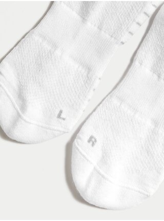 Sada pěti párů pánských sportovních ponožek v bílé barvě Marks & Spencer Trainer Liners™