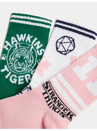 Sada tří párů holčičích ponožek v růžové, bílé a zelené barvě s motivem Marks & Spencer Stranger Things™