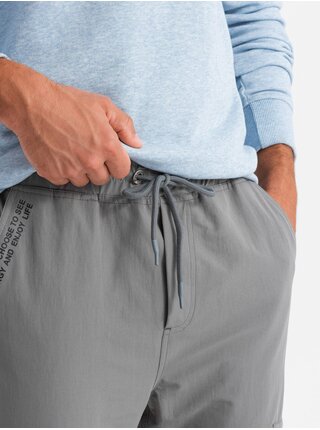 Pánske nohavice jogger s vreckami a potlačou šedej Ombre Clothing