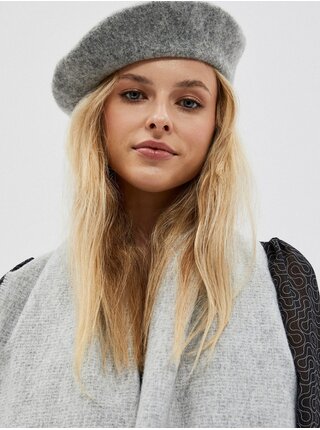 Plain scarf with fringes