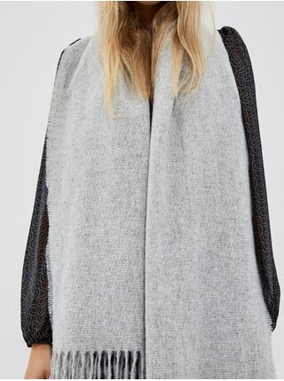 Plain scarf with fringes