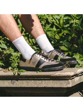 Botas Iconic Victory 76 - Pánske kožené tenisky / botasky čierno-zlaté česká výroba zo Zlína