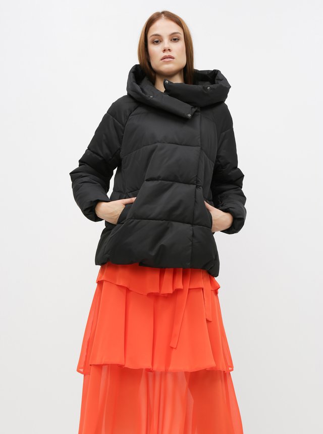 Čierna prešívaná zimná bunda s kapucňou ONLY June